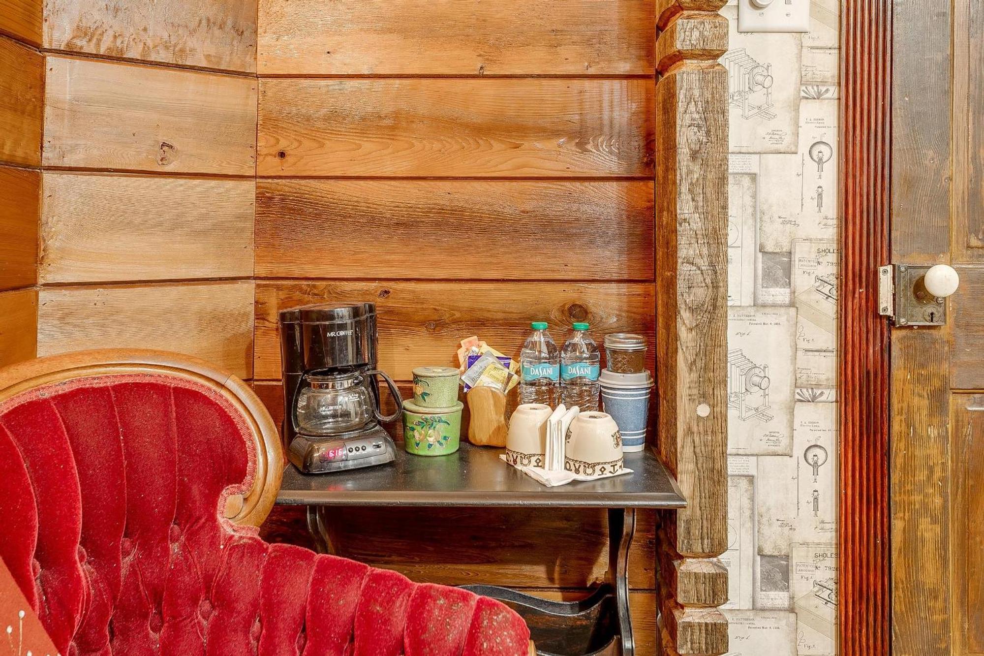 The Gallery House Boutique Hotel สตีเฟนวิลล์ ภายนอก รูปภาพ
