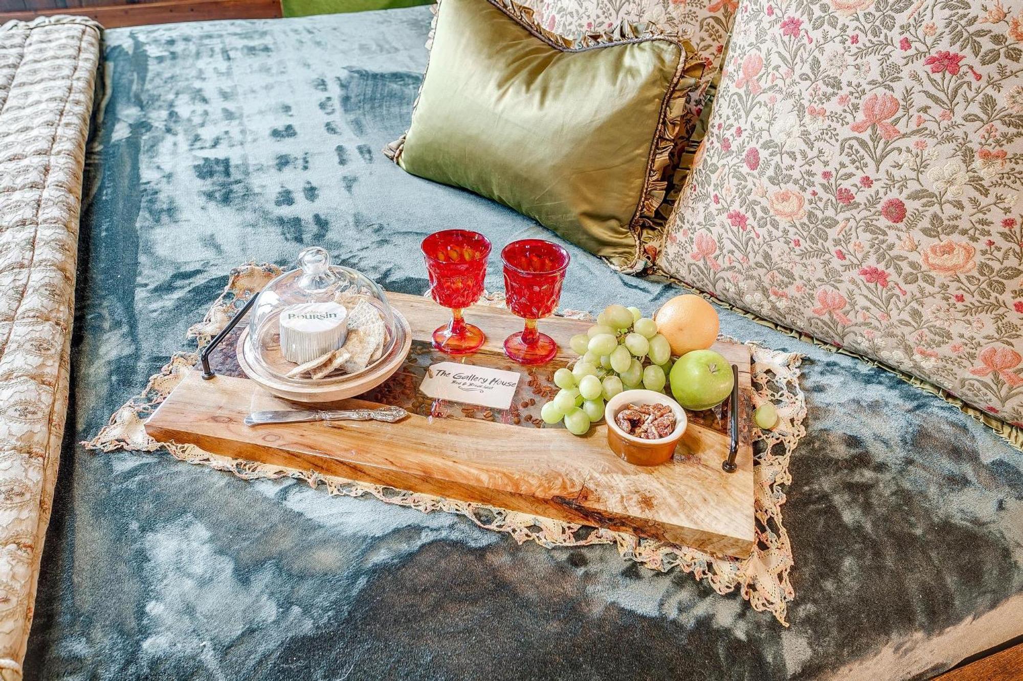 The Gallery House Boutique Hotel สตีเฟนวิลล์ ภายนอก รูปภาพ