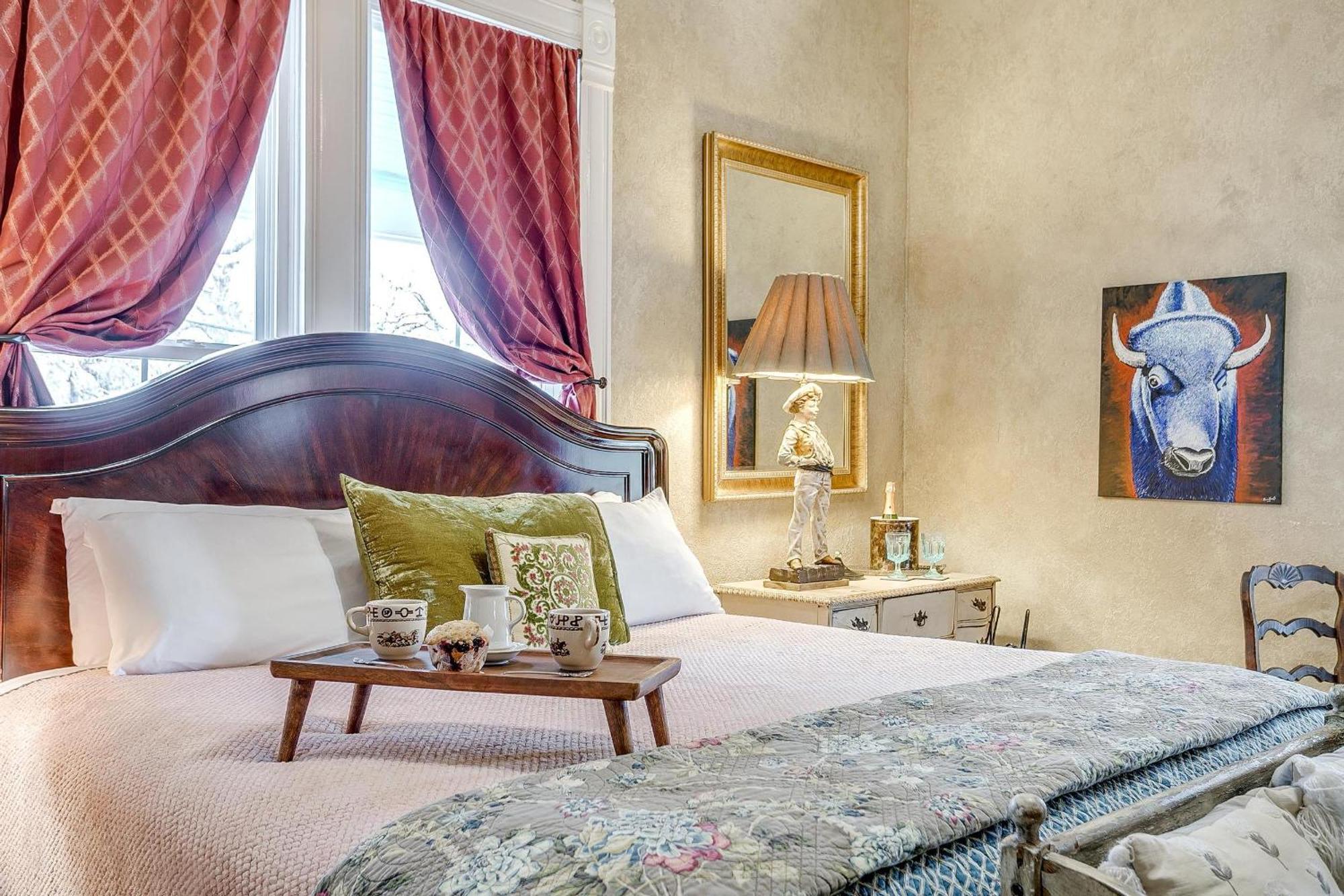 The Gallery House Boutique Hotel สตีเฟนวิลล์ ภายนอก รูปภาพ